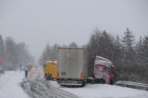 truck-accident-attorney-rear-ended-by-a-commercial-truck-with-serious-injuries-do-you-need-a-lawyer-for-your-settlement