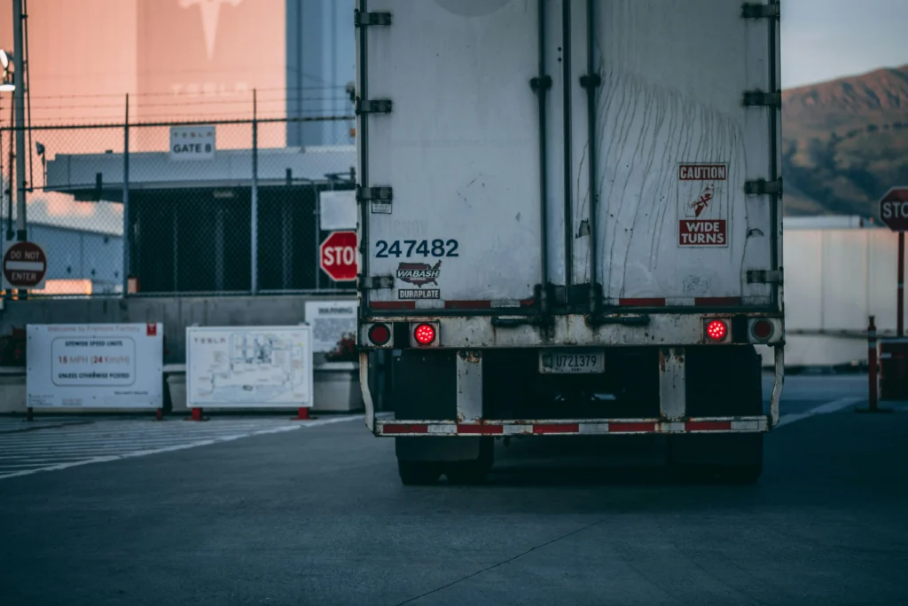 lesiones-graves-tras-un-choque-con-camion-cuando-contactar-a-abogados-de-accidentes-de-camion